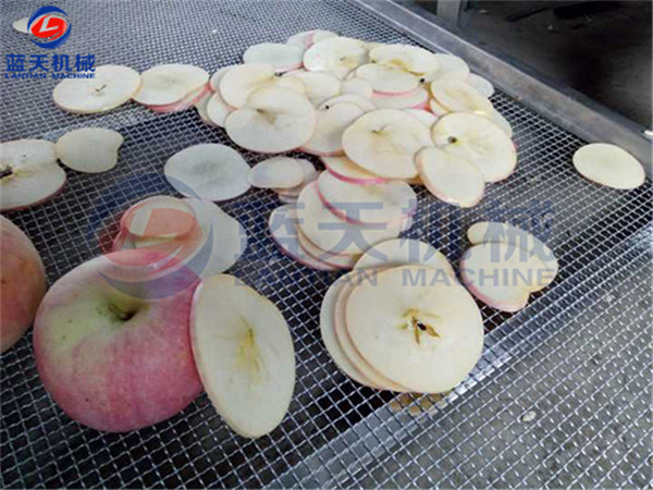 Brtish customers drying apple